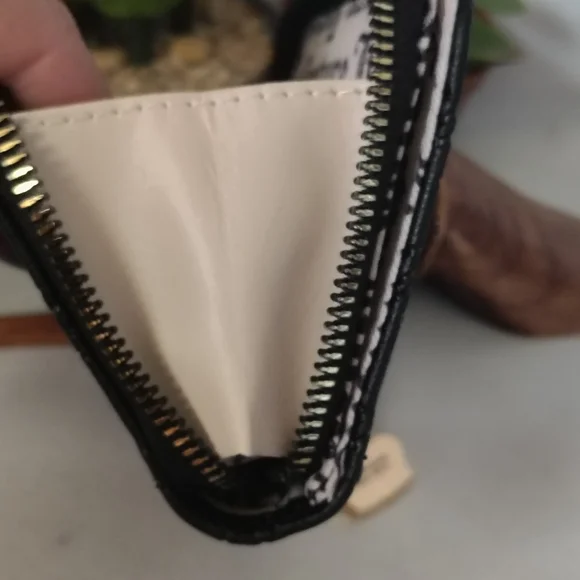 Juicy Couture Small Black Wallet EUC - Picture 9 of 14